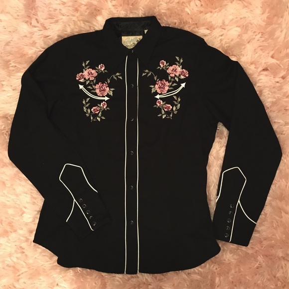 Roper Tops - NWOT, Roper Embroidered Western Shirt, Rose Detail
